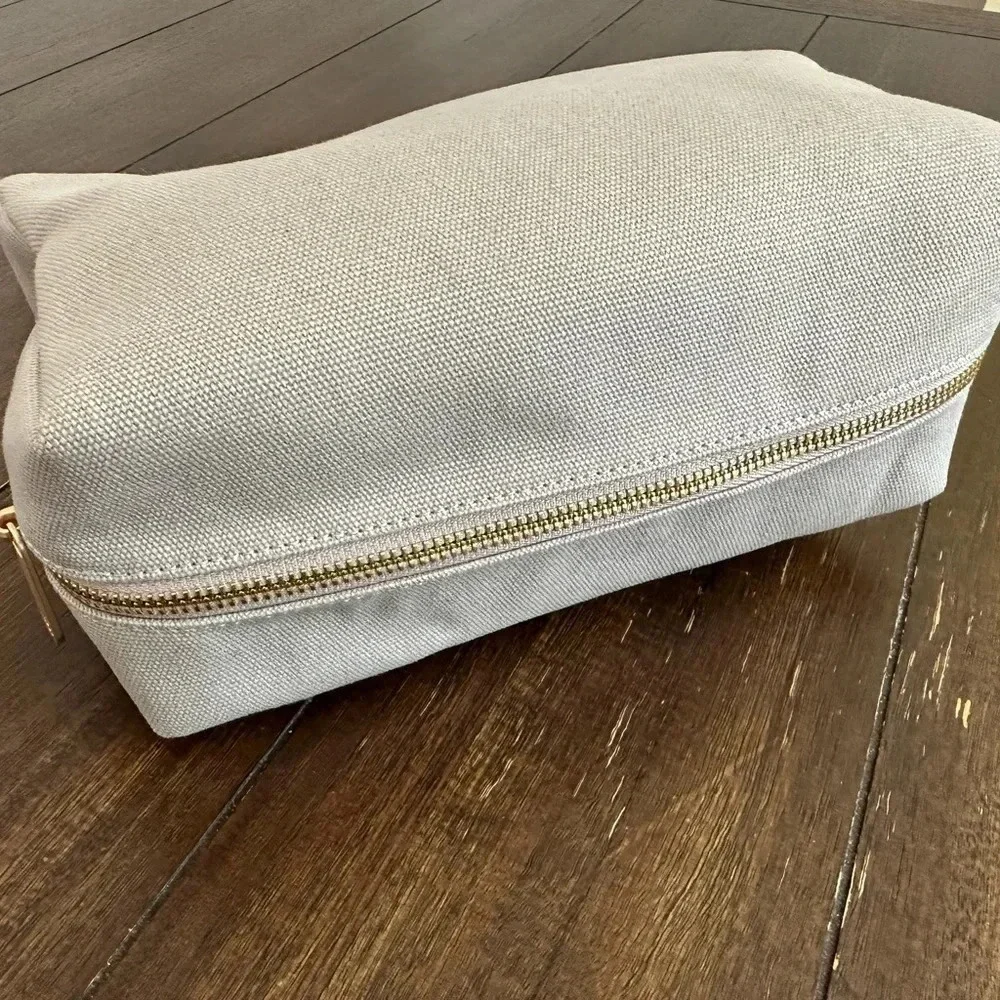 Harklinikken cosmetics bag